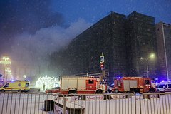 V centre moskvy vspyhnul krupnyj pozhar zagorelis tri zdanija na ploshhadi 1500 metrov odno iz nih chastichno obrushilos 213fa4c.jpg