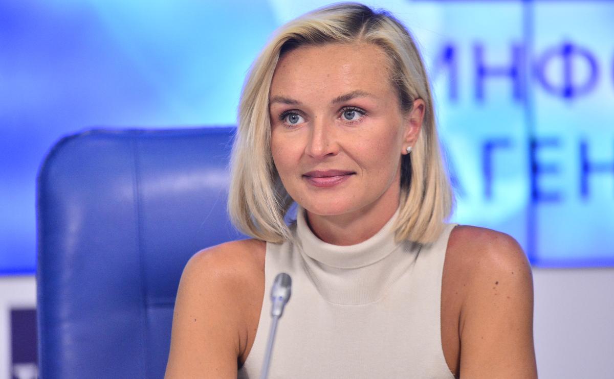 Polina gagarina spoet pesnju s evrovidenija na matche rossii i paragvaja futbol rbk sport 36a8e6f.jpg
