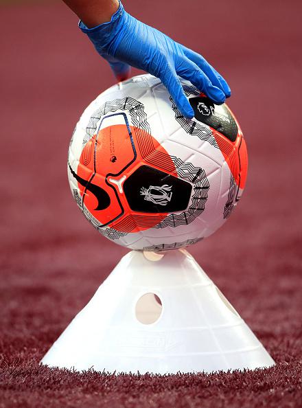 В АПЛ болбоям запретили возвращать футболистам мяч во время матчей :: Футбол :: РБК Спорт1