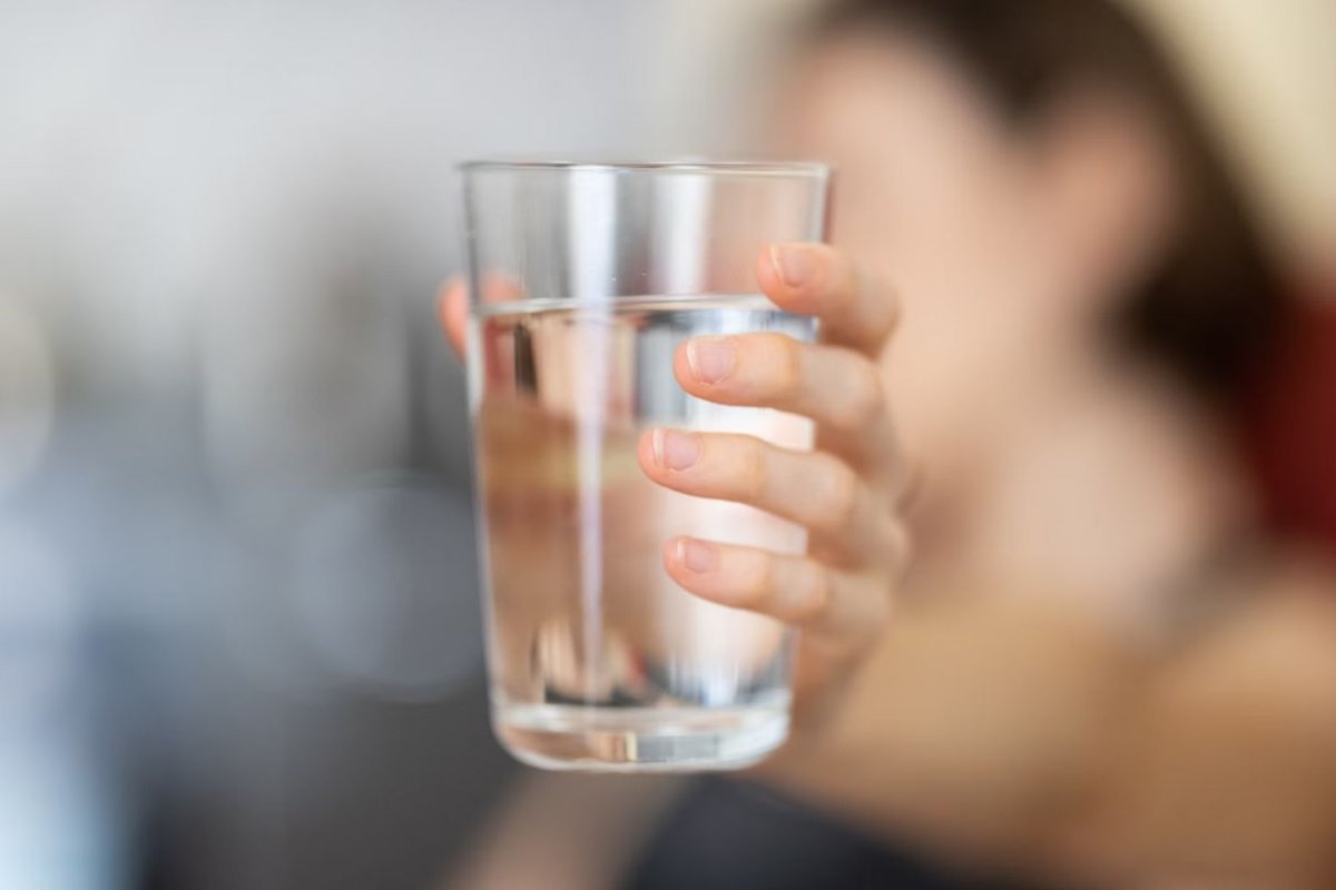 Gastroenterolog lebedeva sovetuet pit po utram gorjachuju vodu s limonom chtoby razognat zhelch 606a533.jpg