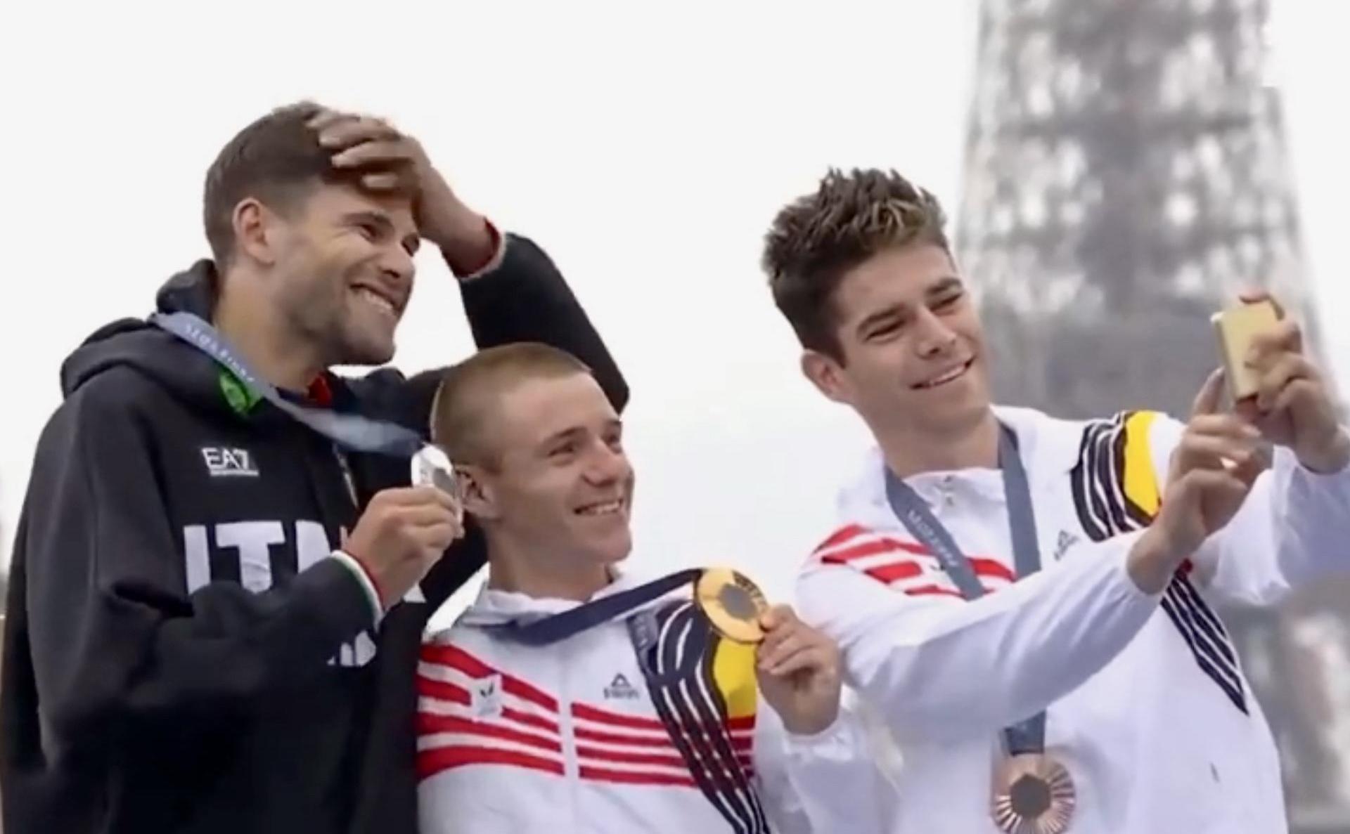 Medalisty igr ne smogli sdelat selfi iz za zavisshego telefona samsung drugie rbk sport 4a0b838.jpg