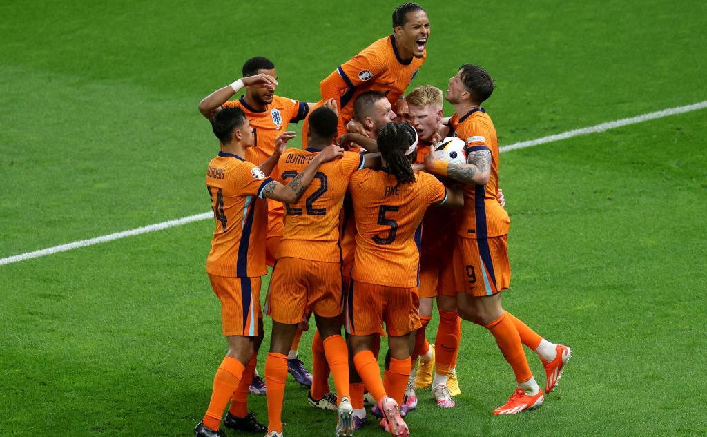 Sbornaja niderlandov oderzhala volevuju pobedu nad turciej v 14 finala evro futbol rbk sport 6188677.jpg