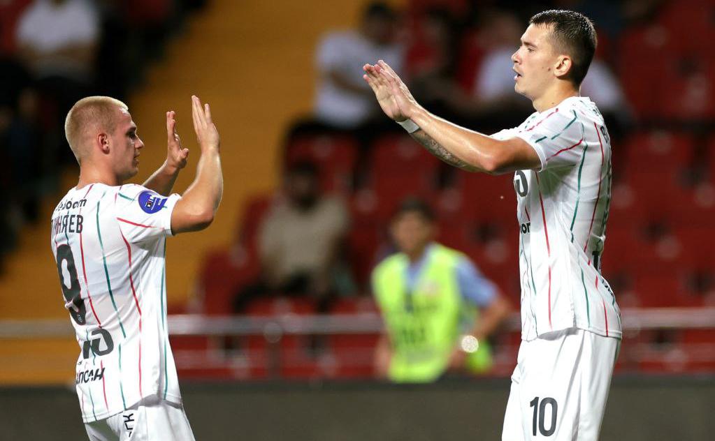 Lokomotiv zabil pjat bezotvetnyh golov ahmatu futbol rbk sport 5039331.jpg